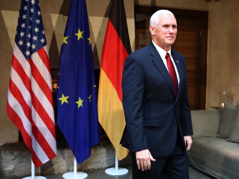 © Reuters. Pence promete que Estados Unidos apoyará a Europa y la OTAN