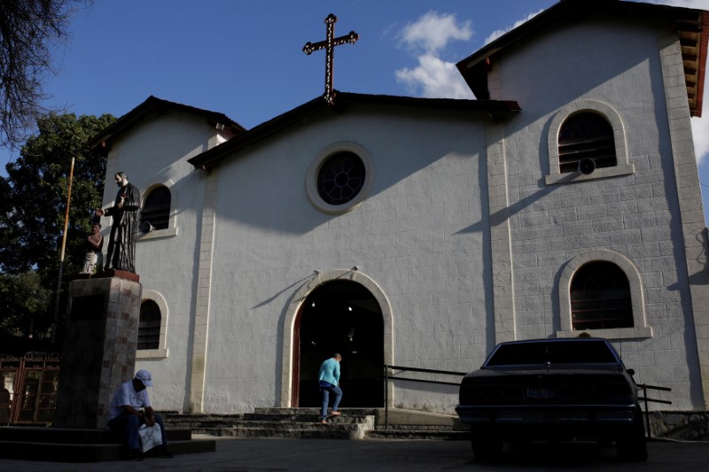 © Reuters. La Iglesia en Venezuela se siente asediada por su crítica al Gobierno