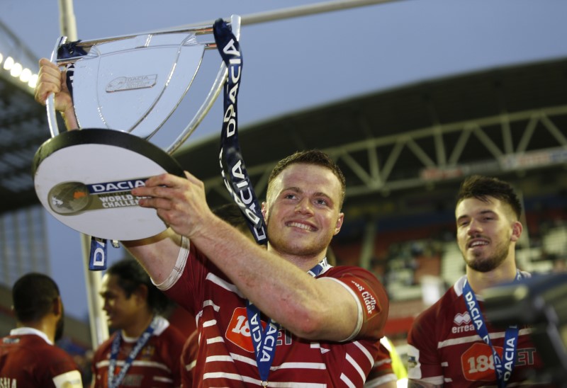 © Reuters. Joe Burgess of Wigan Warriors celebrates with the trophy after the game