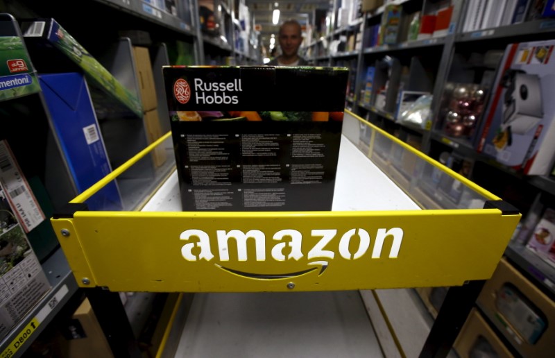 © Reuters. Worker sorts products at an Amazon Fulfilment Center in Wroclaw