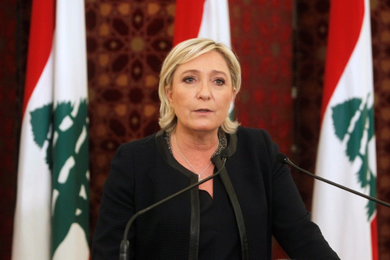 © Reuters. Marine Le Pen, French National Front (FN) political party leader and candidate for French 2017 presidential election, speaks during a news conference after meeting with Lebanon's Prime Minister Saad al-Hariri at the government palace in Beirut