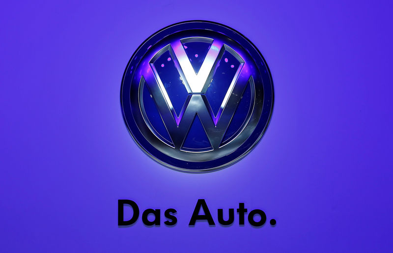 © Reuters. FILE PHOTO:  The Volkswagen logo is seen at the Frankfurt Motor Show in Frankfurt