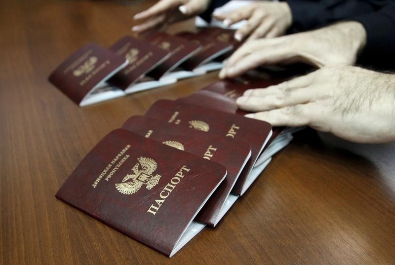 © Reuters. وكالة: الاعتراف الروسي بجوازات سفر شرق أوكرانيا يتماشى مع القانون الدولي