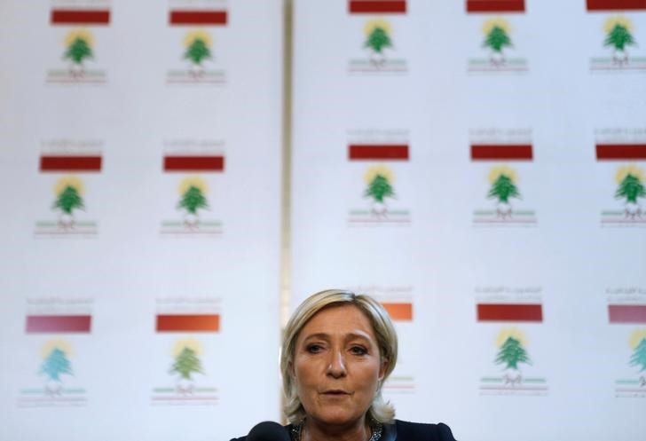 © Reuters. Marine Le Pen, French National Front (FN) political party leader and candidate for French 2017 presidential election, speaks during a news conference after meeting with Lebanon's Foreign Minister Gebran Bassil in Beirut