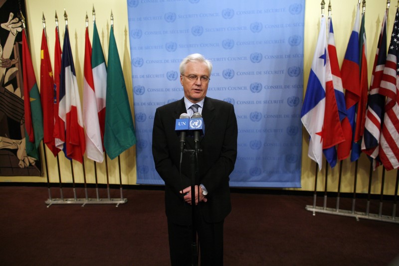 © Reuters. Russian Ambassador to the United Nations Vitaly Churkin speaks to members of the media about Kosovo's declaration of independence in New York