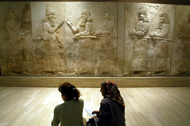 © Reuters. متحف بريطاني يدرب أثريين عراقيين على ترميم مناطق أثرية