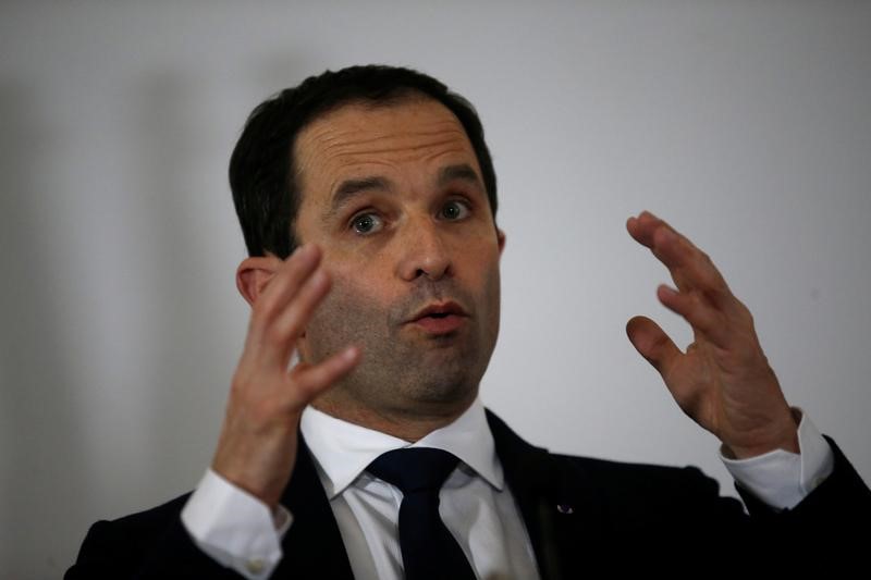 © Reuters. المرشح الاشتراكي لرئاسة فرنسا واثق من إمكانية الاتفاق مع حزب الخضر