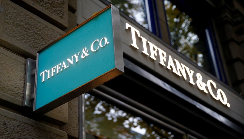 © Reuters. Logo of U.S. jeweller Tiffany & Co. is seen at a store in Zurich