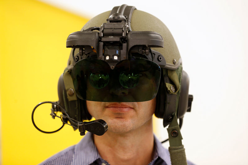 © Reuters. FILE PHOTO: An employee wears IronVision, a 360-degree helmet display system for tank troops during a preview presentation at Elbit Systems, Israel's biggest publicly listed defense firm, in Netanya, Israel