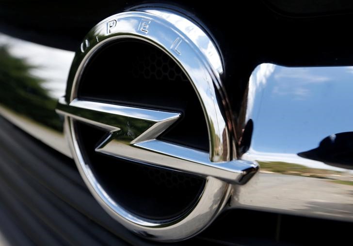 © Reuters. An Opel logo is seen on a car in Bordeaux