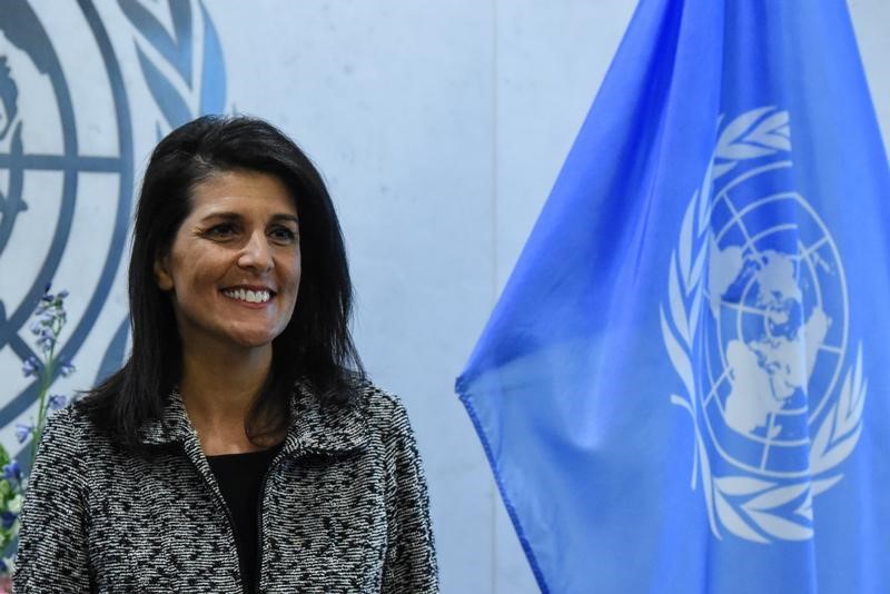 © Reuters. Newly appointed U.S. Ambassador to the United Nations Nikki Haley presents her credentials to U.N. Secretary-General Antonio Guterres at U.N. headquarters in New York City