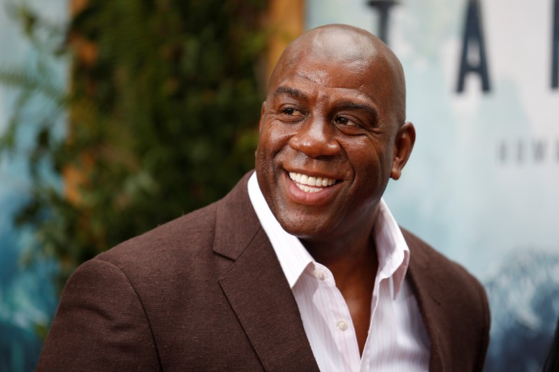 © Reuters. Former NBA basketball player Earvin Magic Johnson poses at the premiere of the movie "The Legend of Tarzan" in Hollywood