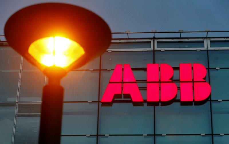 © Reuters. The logo of Swiss engineering group ABB is seen at a plant in Zurich