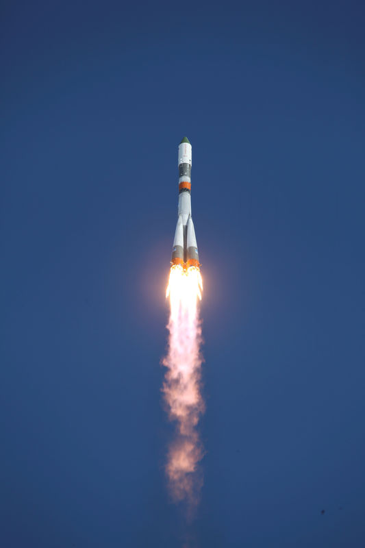 © Reuters. A Russian Soyuz rocket, carrying the Progress cargo space craft, blasts off from the Baikonur cosmodrome