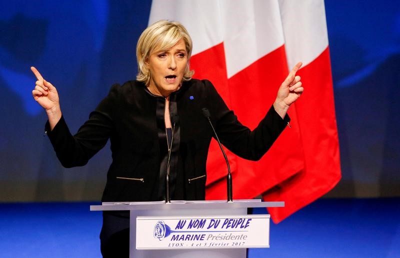 © Reuters. الشرطة الفرنسية تستجوب مساعدين لمرشحة اليمين المتطرف للرئاسة