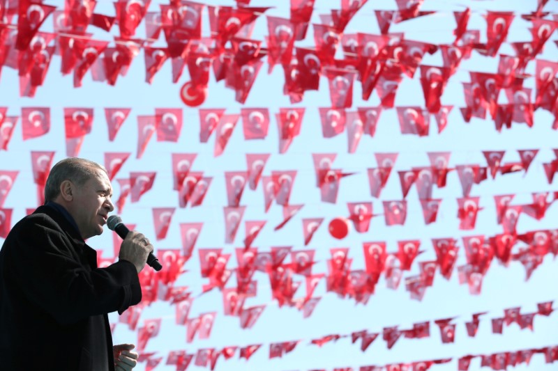 © Reuters. Turkish President Erdogan makes a speech during an opening ceremony in the southeastern city of Gaziantep