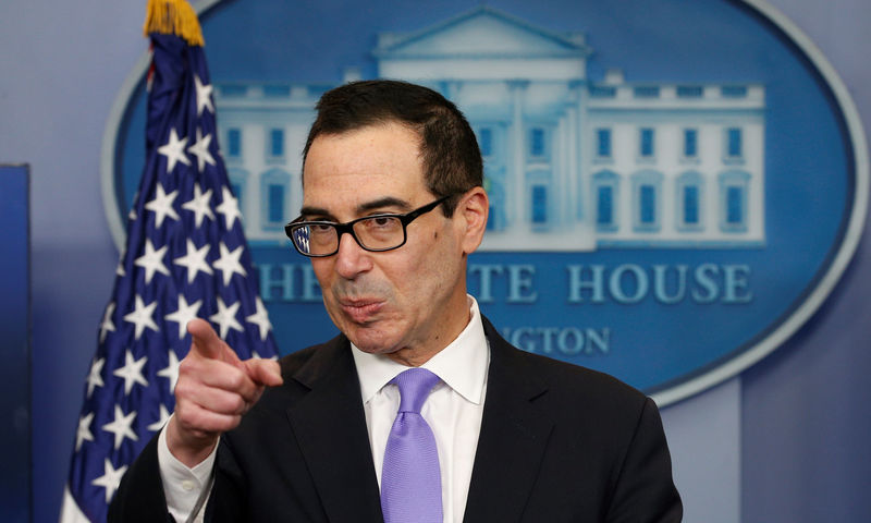 © Reuters. Mnuchin speaks at a press briefing at the White House in Washington
