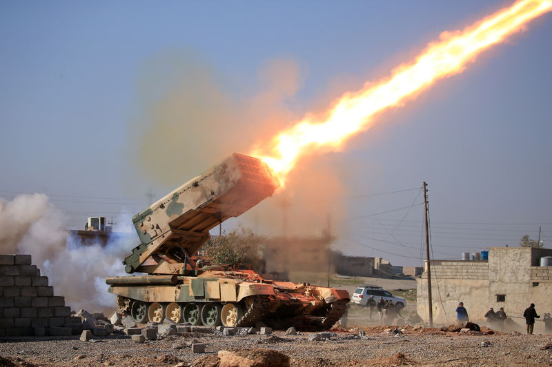 © Reuters. Veículo militar iraquiano durante operação em Mosul
