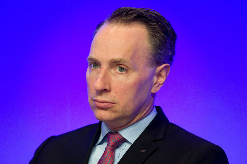 © Reuters. Thomas Buberl, CEO of French insurer AXA, speaks during the company's 2016 annual results presentation in Paris