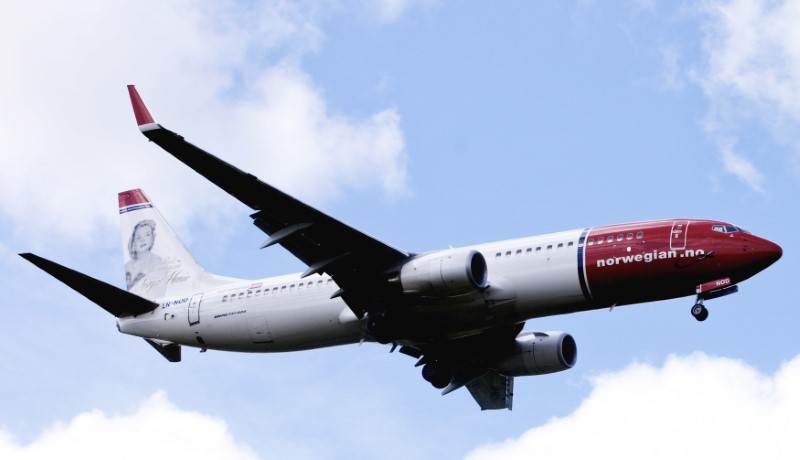 © Reuters. File photo of a Norwegian Air Shuttle Boeing 737-800 in the air near Oslo Airport