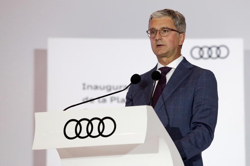 © Reuters. Rupert Stadler, CEO of VW's Audi luxury car division delivers a speech during the opening of a new plant in San Jose Chiapa