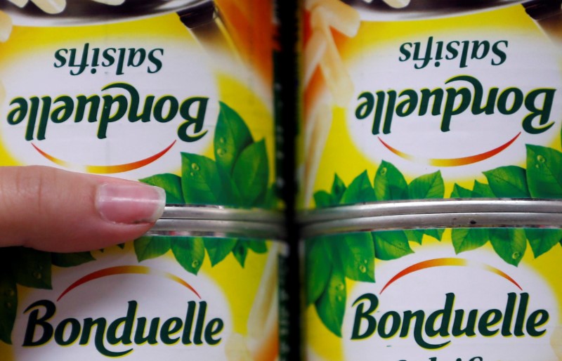 © Reuters. Bonduelle canned processed vegetables are displayed on shelves in an Intermarche supermarket in Lanton