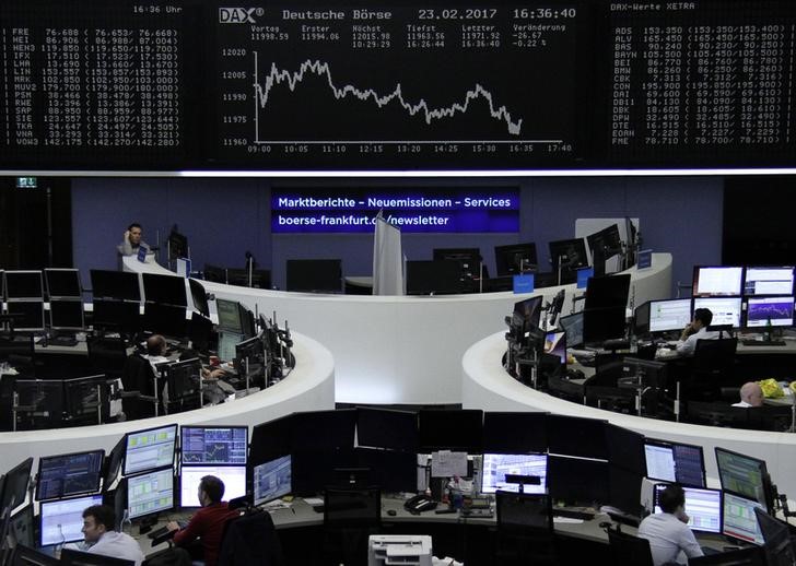 © Reuters. أسهم أوروبا تهبط مع تراجع قطاعي البنوك والتعدين