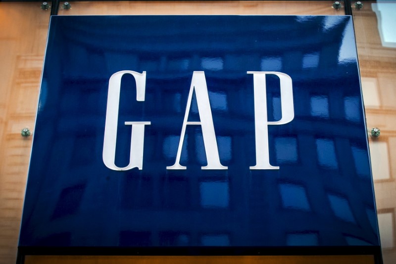 © Reuters. The sign for a Gap store is seen on 5th avenue in midtown Manhattan in New York