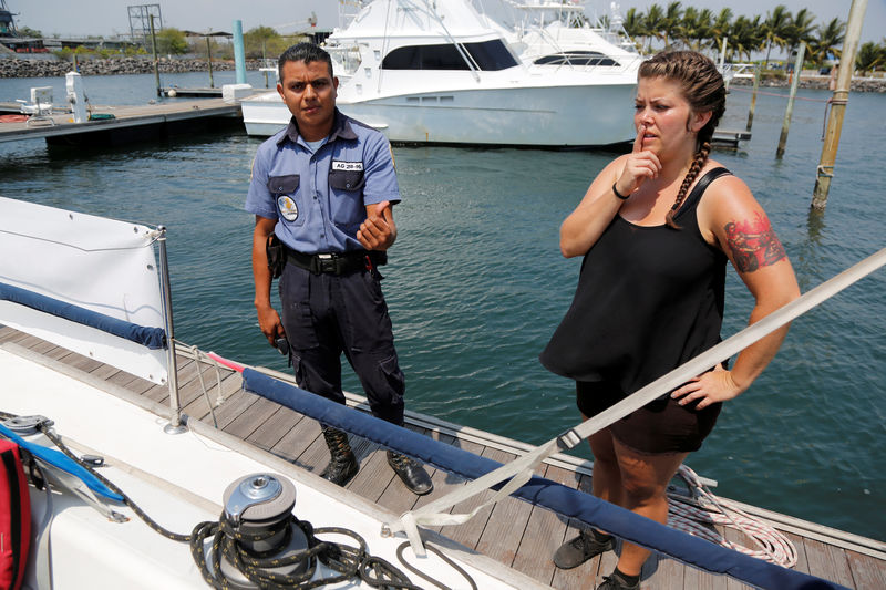 © Reuters. Guatemala impide entrada a barco de ONG holandesa que provee píldoras abortivas