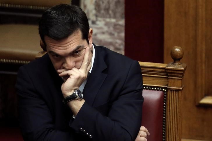 © Reuters. Greek Prime Minister Alexis Tsipras looks on during a session for the Prime Minister's Question Time, regarding the results of the latest Eurogroup, at the parliament in Athen