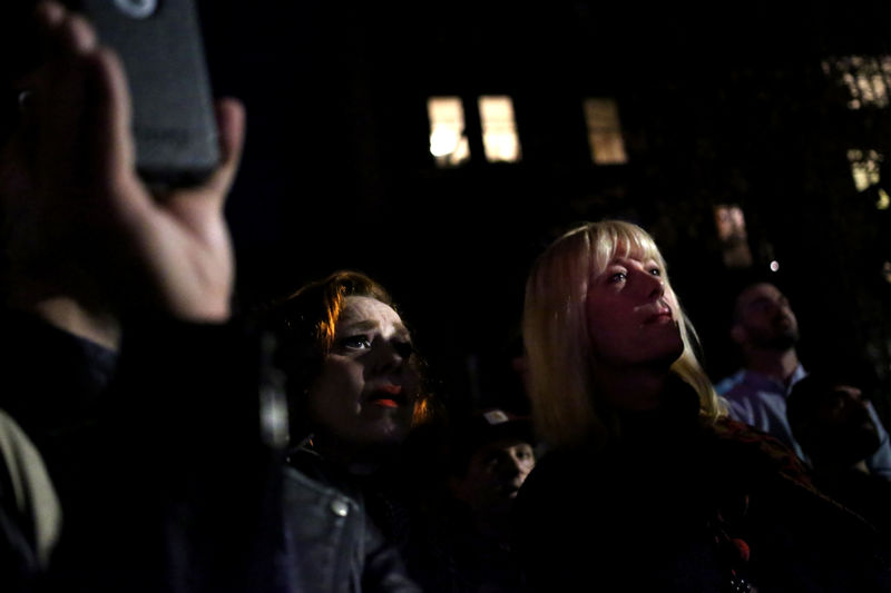 © Reuters. People listen during a protest against the Trump administration's move to rescind guidance allowing transgender students to use the bathrooms of their choice, in Manhattan