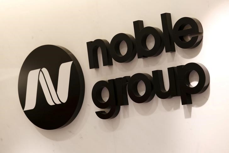 © Reuters. FILE PHOTO - The company logo of Noble Group is displayed at its office in Hong Kong