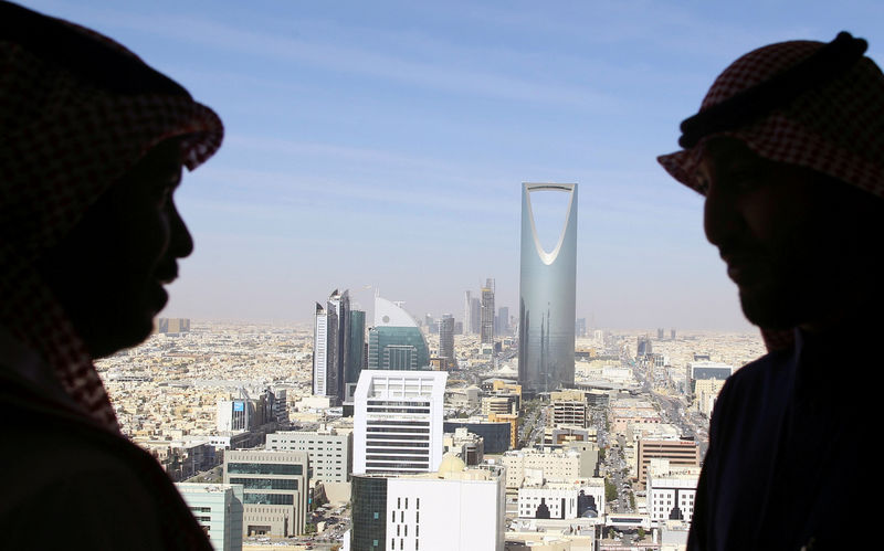 © Reuters. FILE PHOTO:  Men look out of a building at the Kingdom Centre Tower in Riyadh