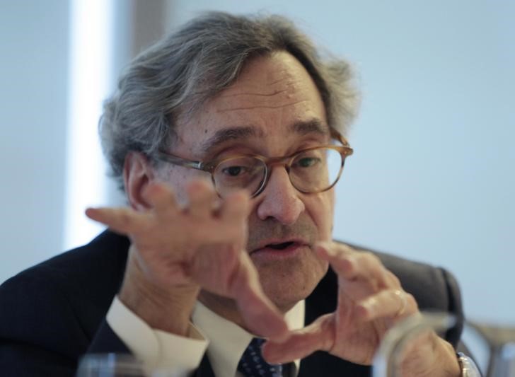 © Reuters. Michael Sabia, CEO of La Caisse, takes part in a discussion in Toronto