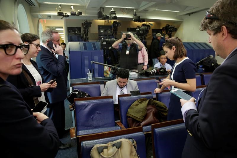 © Reuters. La Casa Blanca excluye a CNN, New York Times y otros de una rueda de prensa
