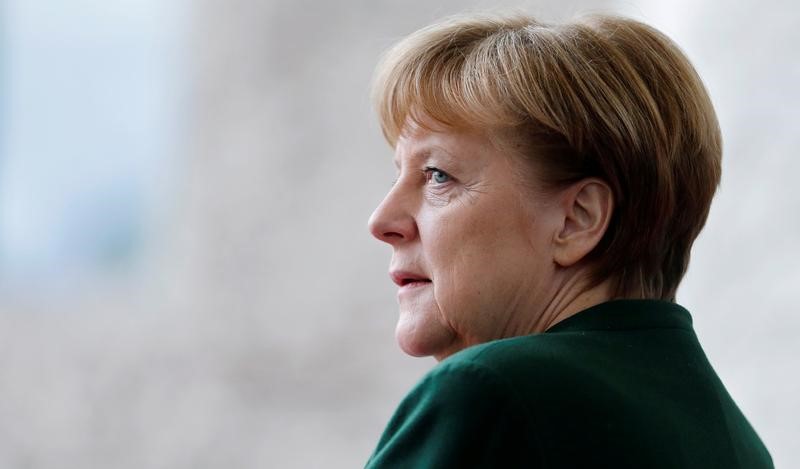 © Reuters. Merkel dice que hay que cumplir con los compromisos de gasto de la OTAN