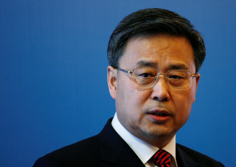 © Reuters. FILE PHOTO: China Construction Bank Chairman Guo attends a news conference in Hong Kong