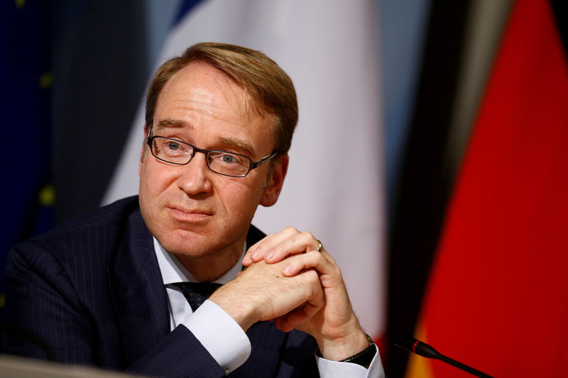 © Reuters. FILE PHOTO:  Central Bank (Bundesbank) Chief Jens Weidmann attends a press conference after the Franco-German Financial Council meeting in Berlin