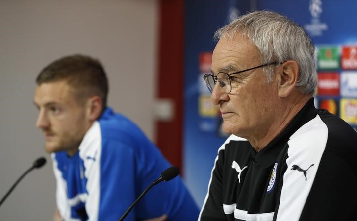 © Reuters. Leicester City's Jamie Vardy and Leicester City manager Claudio Ranieri during the press conference