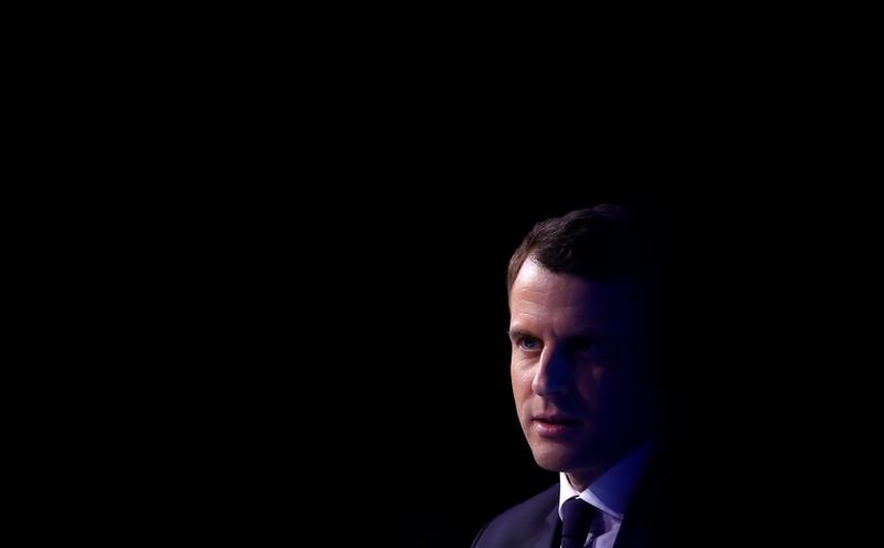 © Reuters. استطلاع رأي: ماكرون سيهزم لوبان في الجولة الثانية من الانتخابات الفرنسية