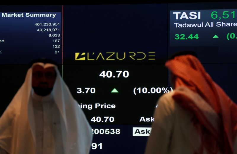 © Reuters. تحركات خليجية محدودة لكن سوق سعودية جديدة تصعد في أول يوم لها