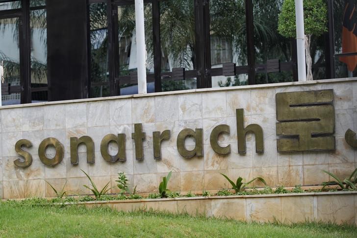 © Reuters. the logo of The state energy company Sonatrach  is pictured at the headquarters in Algiers