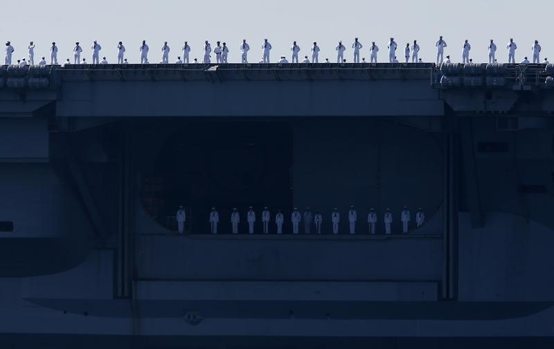 © Reuters. File Photo: Sailors man the rails of the USS Carl Vinson, a Nimitz-class aircraft carrier, as it departs its home port in San Diego, California