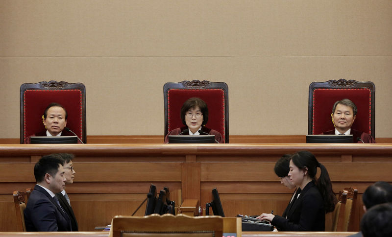© Reuters. South Korean acting Constitutional Court's Chief Judge Lee Jung-mi attends the final hearing on whether to confirm the impeachment of President Park Geun-hye at the Constitutional Court in Seoul