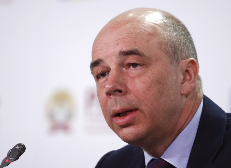© Reuters. Министр финансов РФ Антон Силуанов на Гайдаровском форуме в Москве