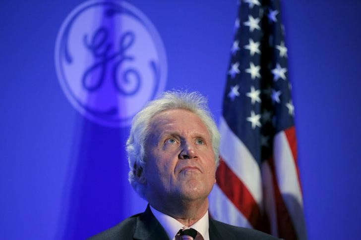 © Reuters. General Electric Co Chief Executive Jeff Immelt listens during a news conference to discuss the company's plan to move its headquarters to the city of Boston in Boston