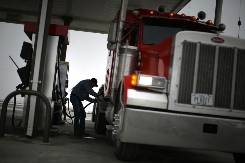 © Reuters. File Photo: Truck driver Randy Walker fills his rig with biodiesel fuel in Nevada, Iowa