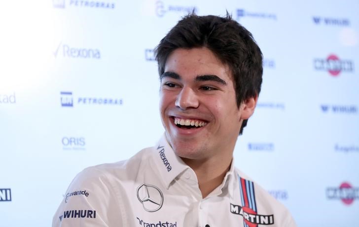 © Reuters. The newly announced Williams Martini Racing driver for the 2017 season Lance Stroll attends a media conference at their base in Wantage