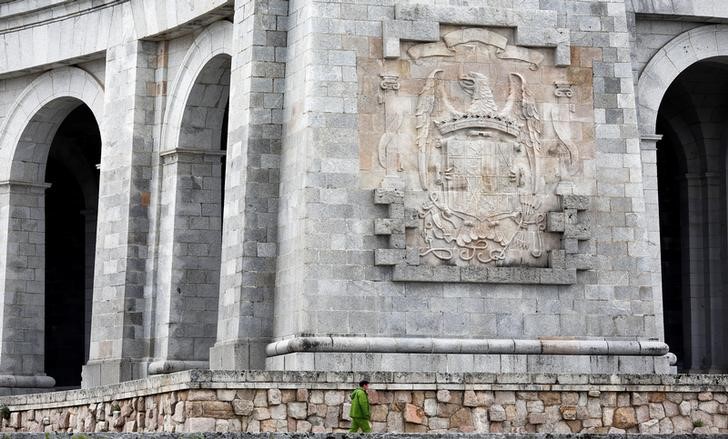 © Reuters. El Supremo rechaza exhumar los restos de Franco del Valle de los Caídos