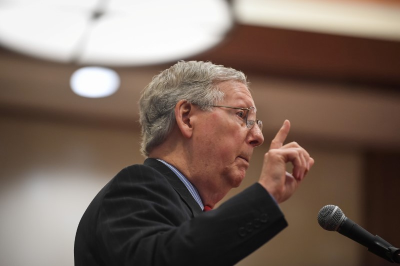 © Reuters. U.S. Senator Mitch McConnell speaks at the Jeffersontown Chamber of Commerce luncheon in Louisville